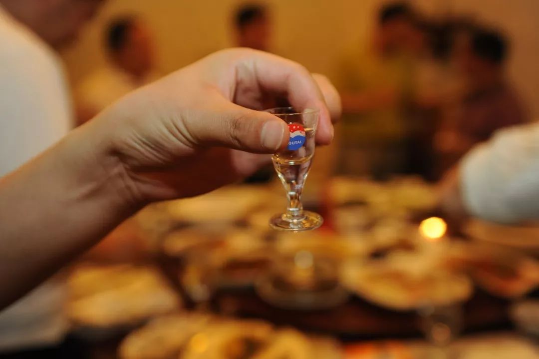 白酒真的越陳越香嗎？保質(zhì)期與最佳品飲期的科學(xué)解讀